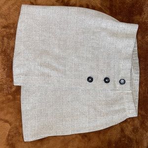 Mid thigh black & white skirt